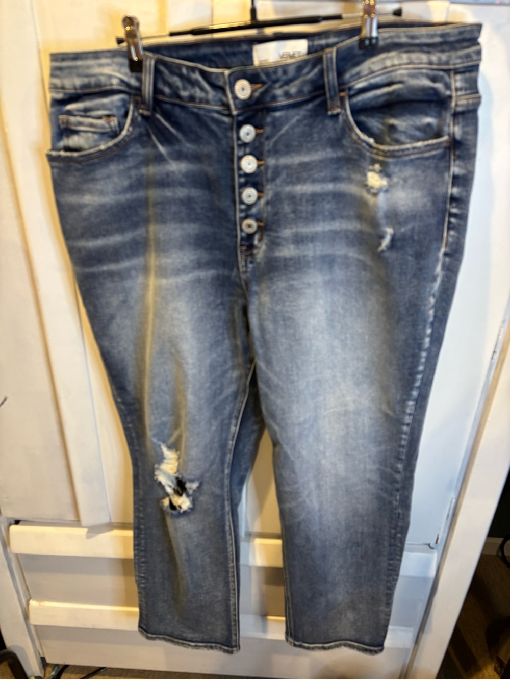 Button-Fly Distressed Cropped Jeans - Blue